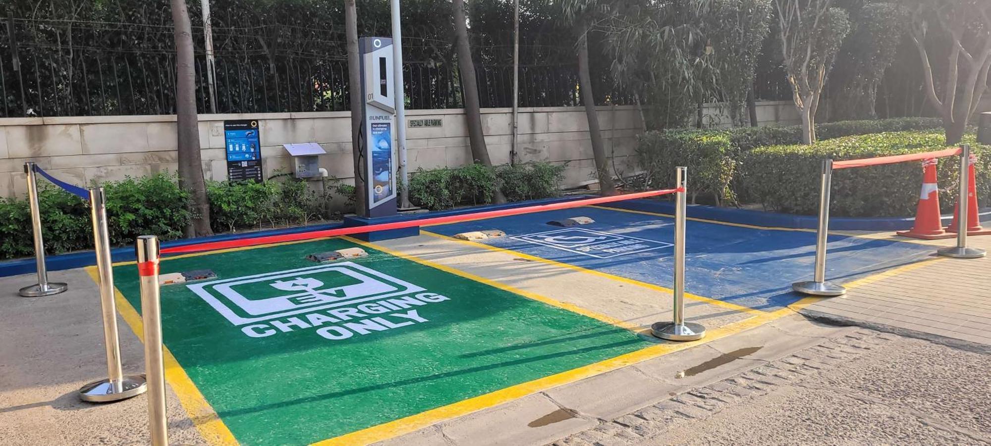 Radisson Blu Hotel, Greater Noida Eksteriør bilde A shared bicycle station in Beijing