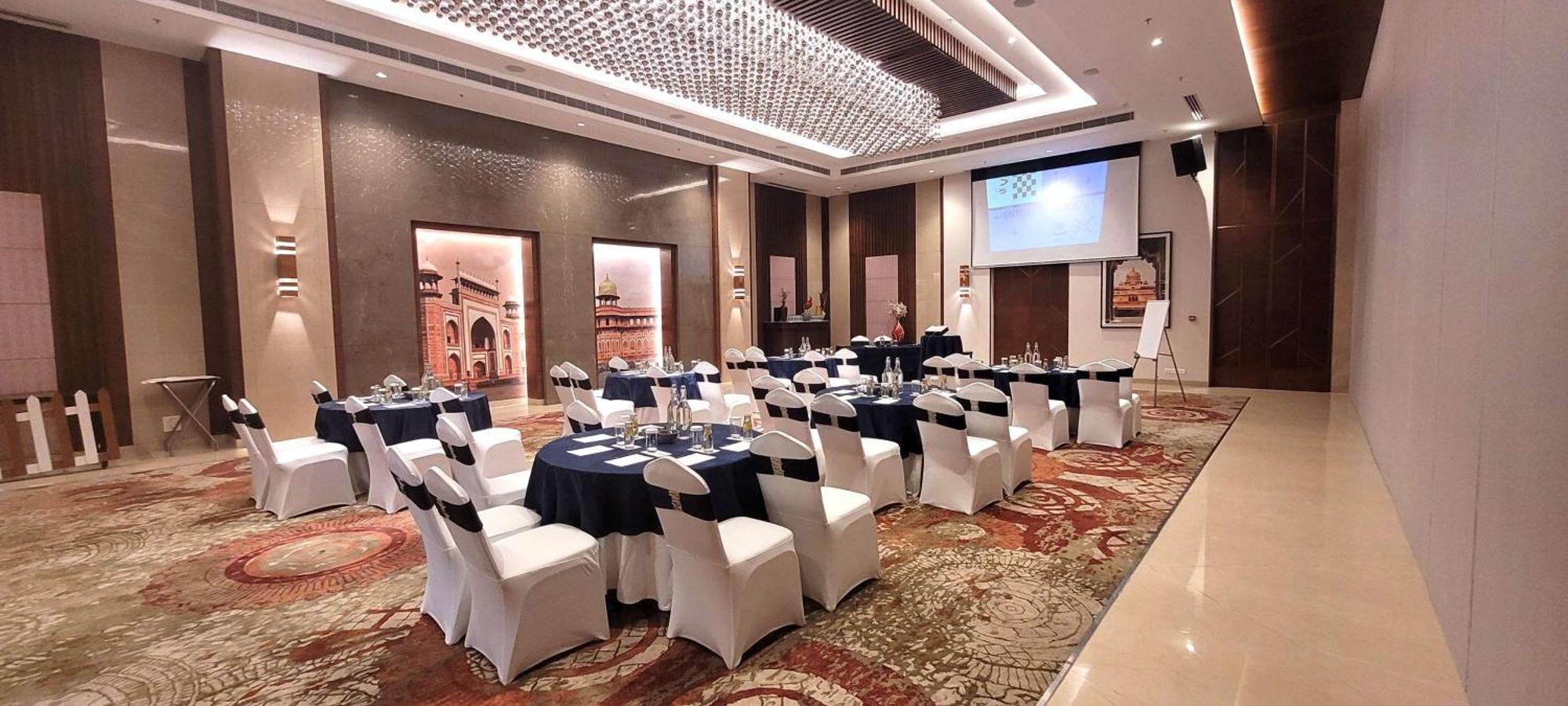Radisson Blu Hotel, Greater Noida Eksteriør bilde The Taj Mahal Palace, Mumbai