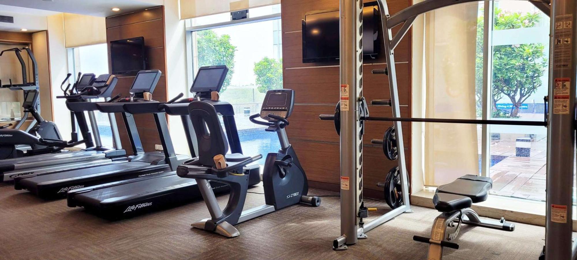 Radisson Blu Hotel, Greater Noida Eksteriør bilde A gym at a hotel