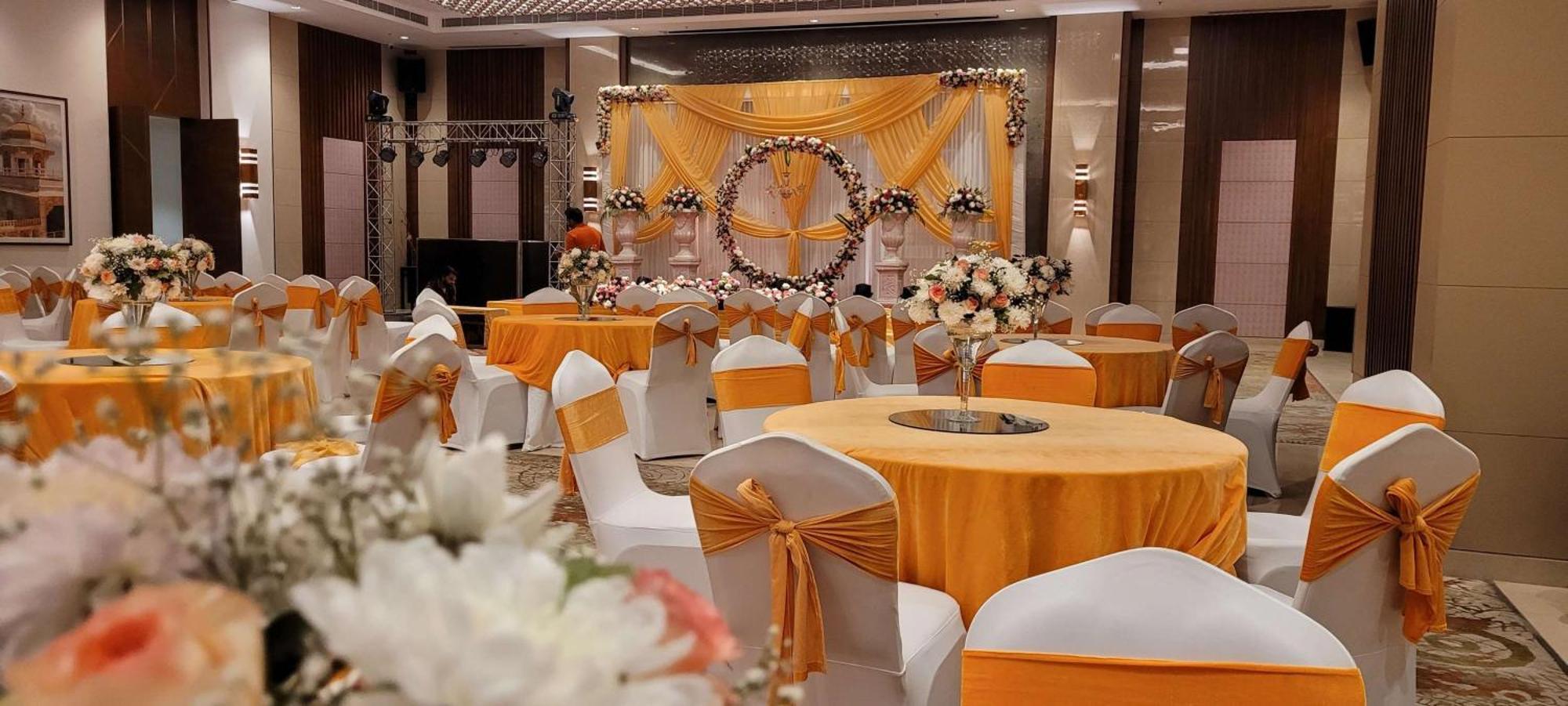 Radisson Blu Hotel, Greater Noida Eksteriør bilde A wedding reception at a hotel in India