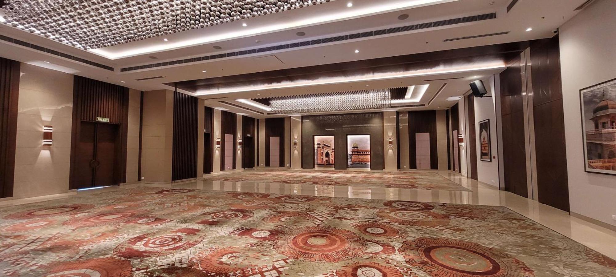 Radisson Blu Hotel, Greater Noida Eksteriør bilde The lobby of the hotel