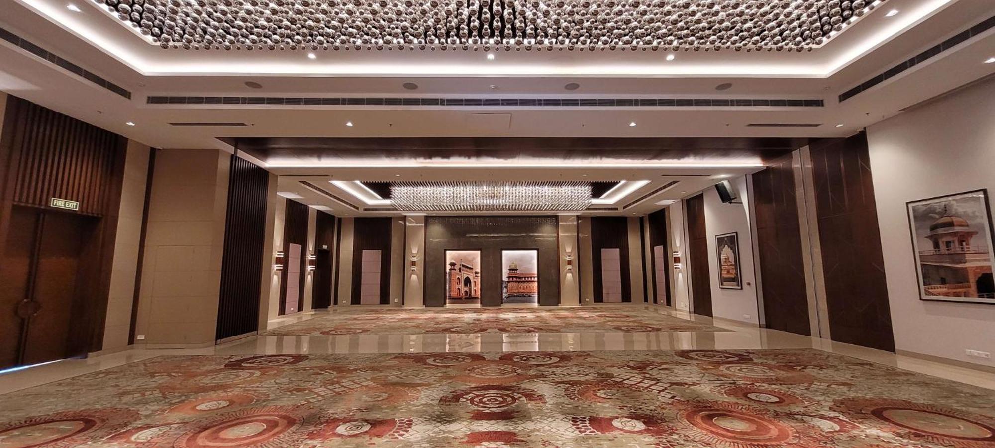 Radisson Blu Hotel, Greater Noida Eksteriør bilde The lobby of the hotel