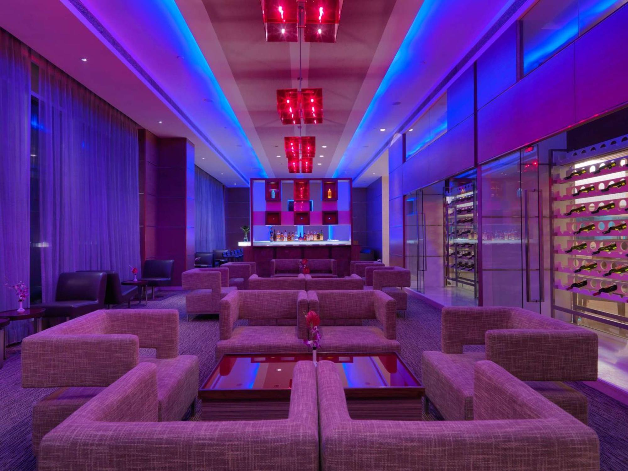 Radisson Blu Hotel, Greater Noida Eksteriør bilde The bar at the 101 lounge