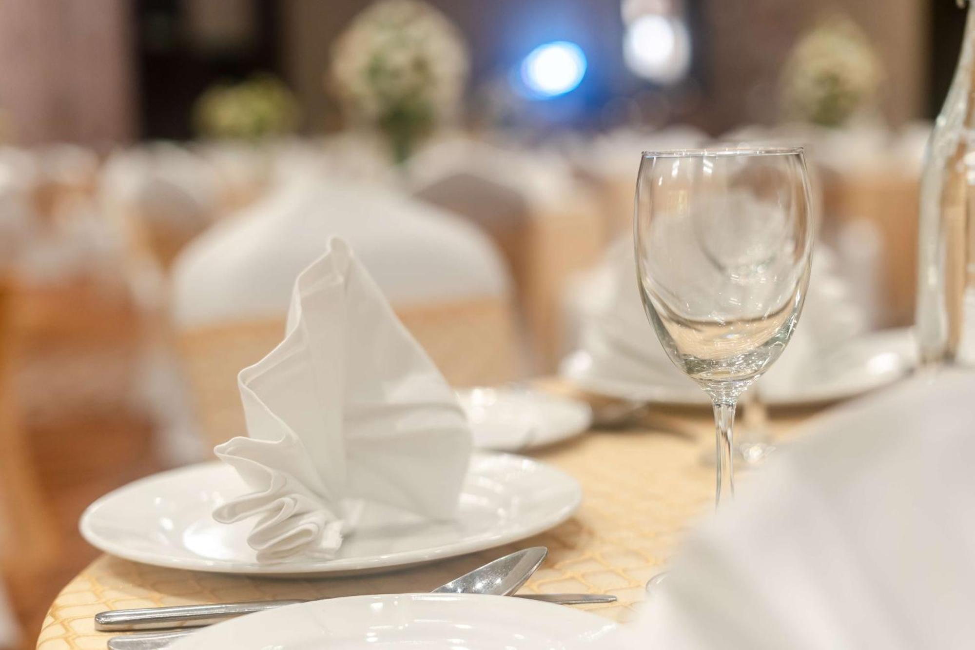 Radisson Blu Hotel, Greater Noida Eksteriør bilde A table set for fine dining
