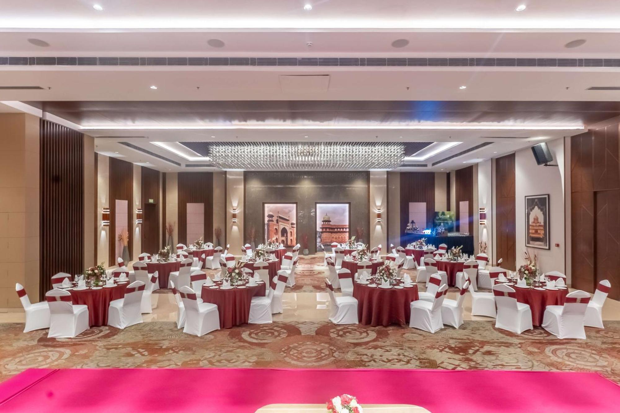 Radisson Blu Hotel, Greater Noida Eksteriør bilde The Grand Ballroom