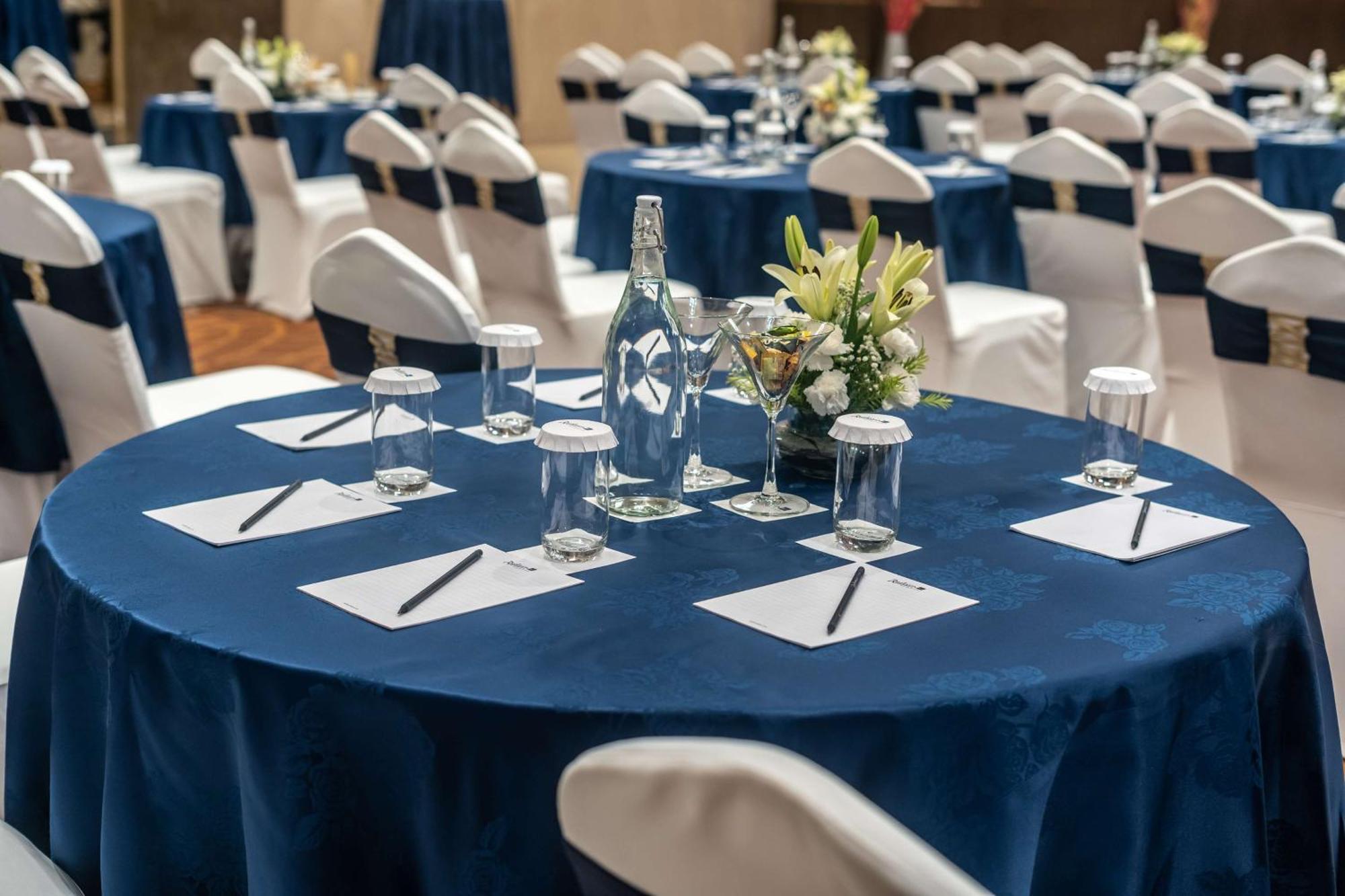 Radisson Blu Hotel, Greater Noida Eksteriør bilde A round table with a blue tablecloth