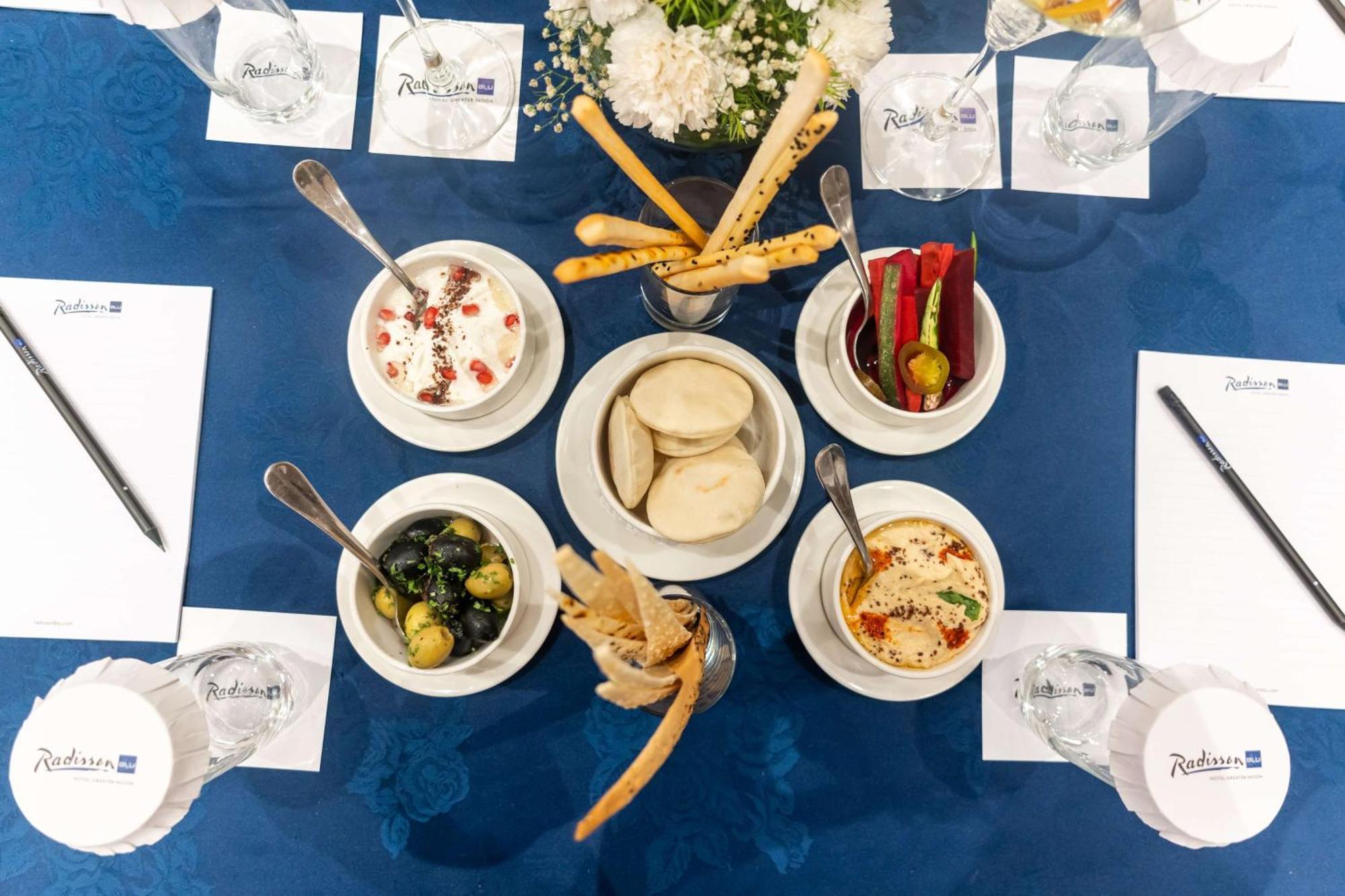 Radisson Blu Hotel, Greater Noida Eksteriør bilde A selection of Israeli snacks