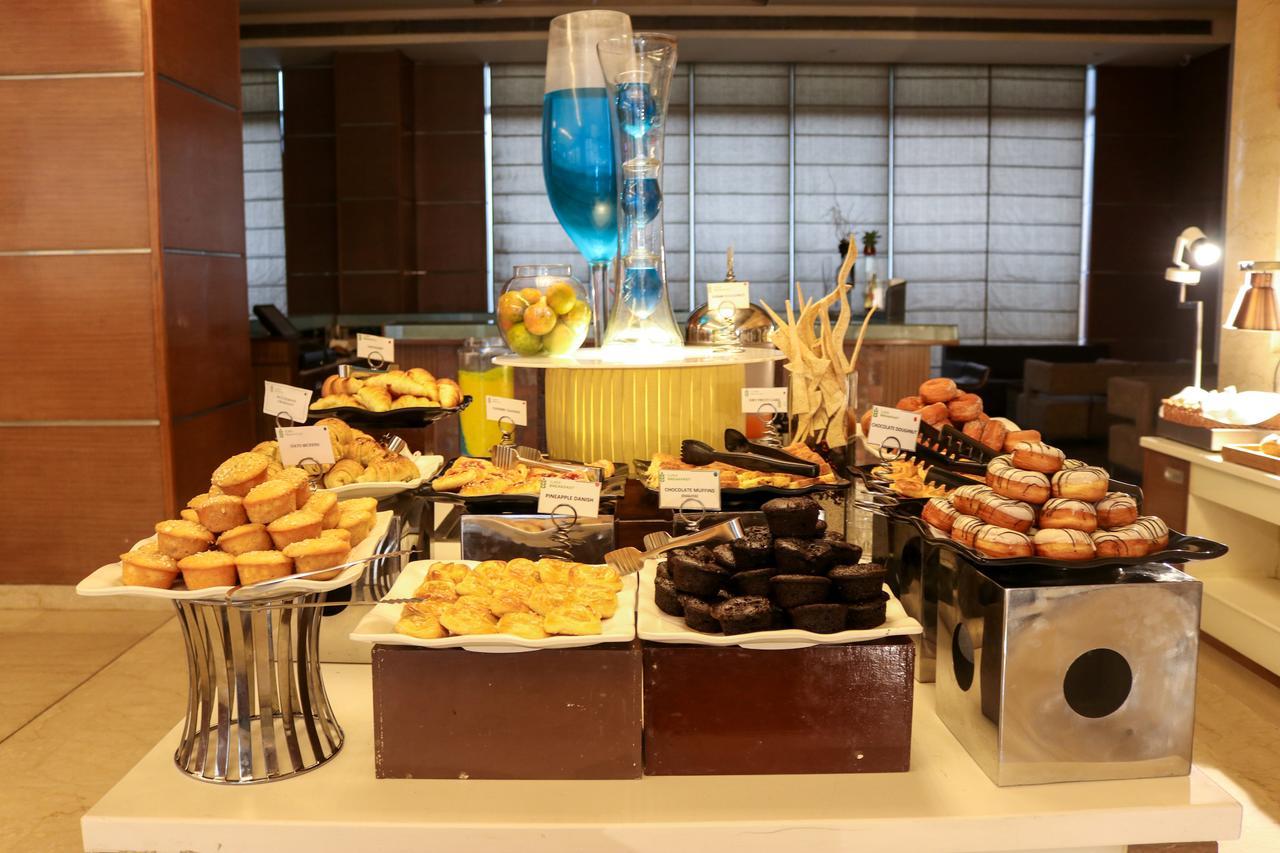 Radisson Blu Hotel, Greater Noida Eksteriør bilde A dessert buffet