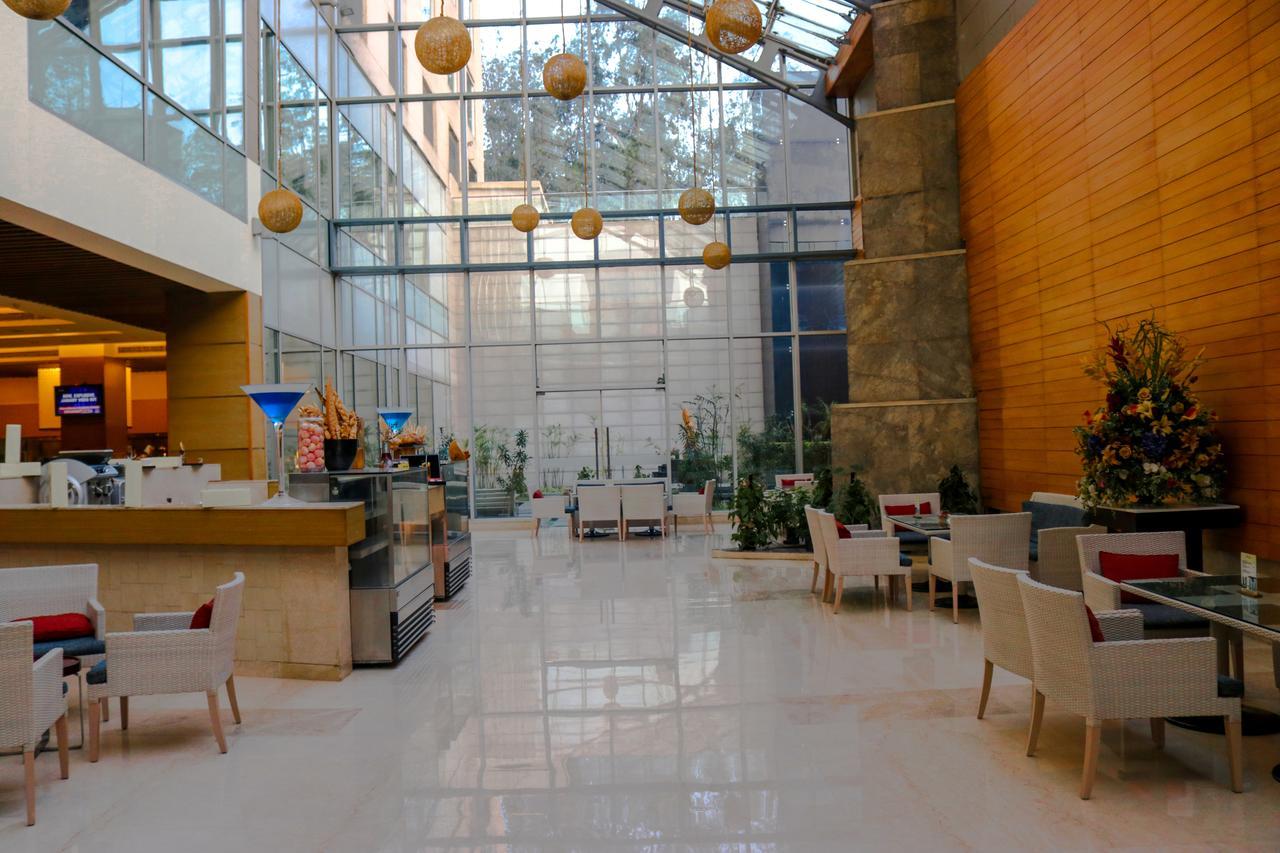 Radisson Blu Hotel, Greater Noida Eksteriør bilde The interior of the airport