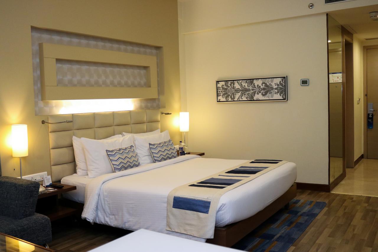Radisson Blu Hotel, Greater Noida Eksteriør bilde A room at the Taj Bengal