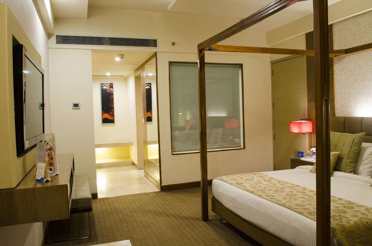 Radisson Blu Hotel, Greater Noida Eksteriør bilde A room at the Taj Bengal